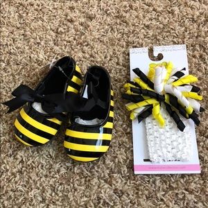 Yellow/Black Mary Janes with matching bow.